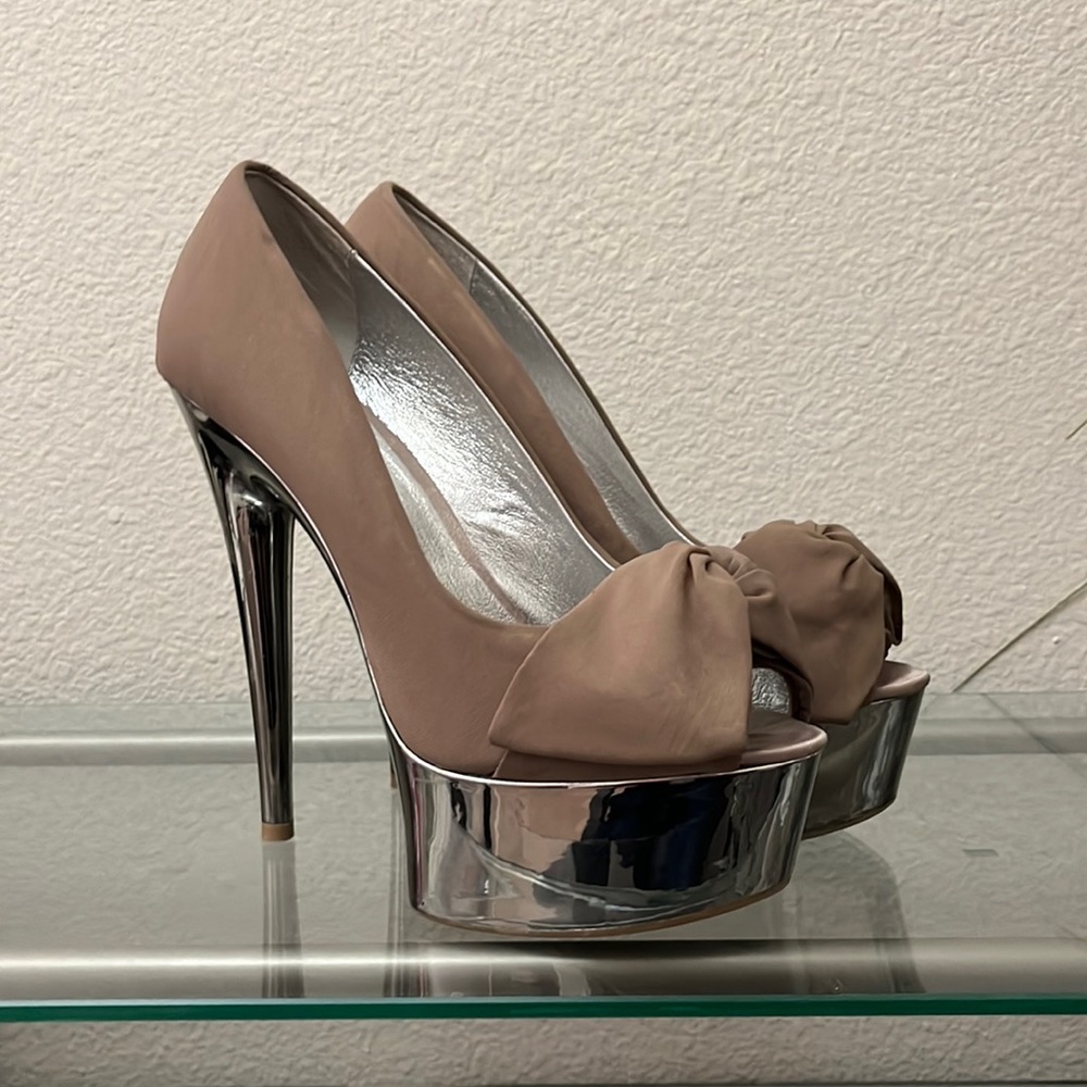 Moskow platform silver heels